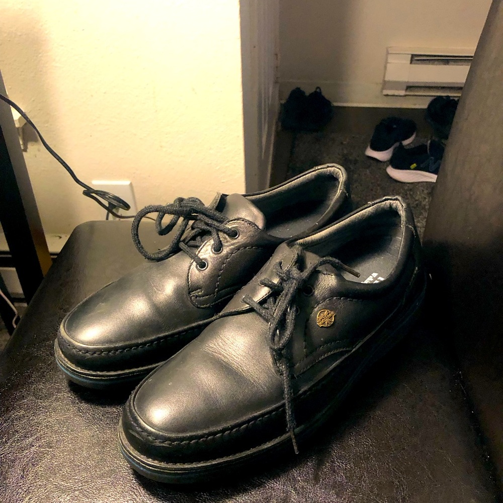 The Body Shoe Hush Puppies Men’s Black Leather Walking Shoes Size 10.5